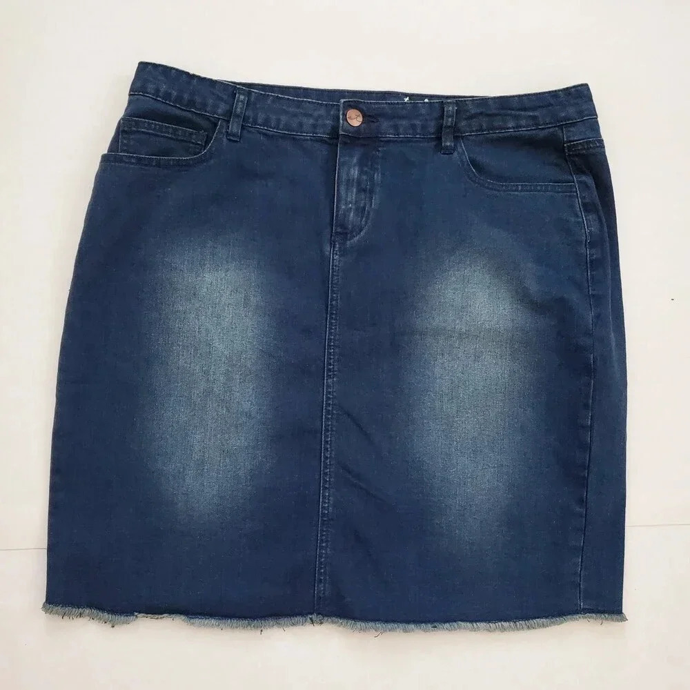 Women's EVY'S TREE Short Denim Skirt Raw Hem Fade Patches‎ SZ 10/12